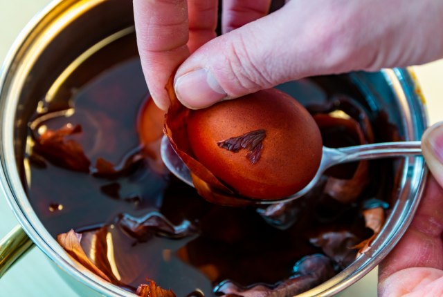 Tri korisna trika pred Uskrs: Spreèite pucanje jaja pri kuvanju