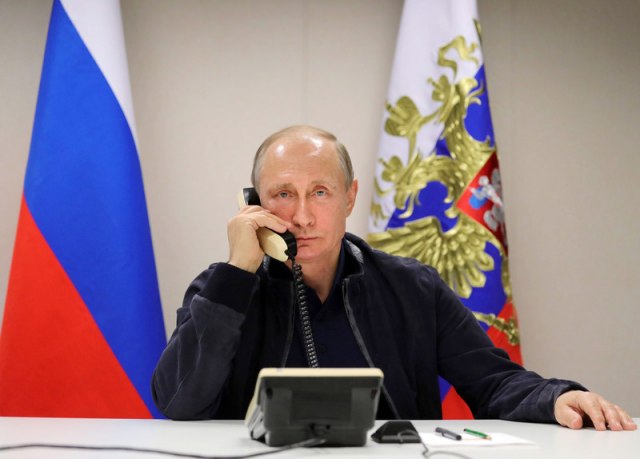 Dok se puca, Putin telefonira
