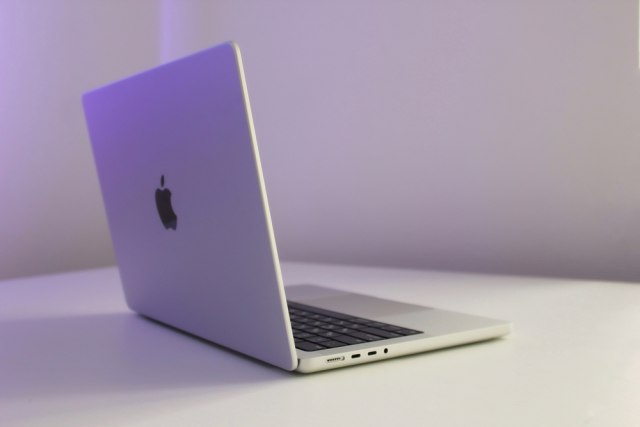 YouTuber pokazao kako su MacBook Pro zvuènici superiorniji od onih na Windows laptopovima VIDEO
