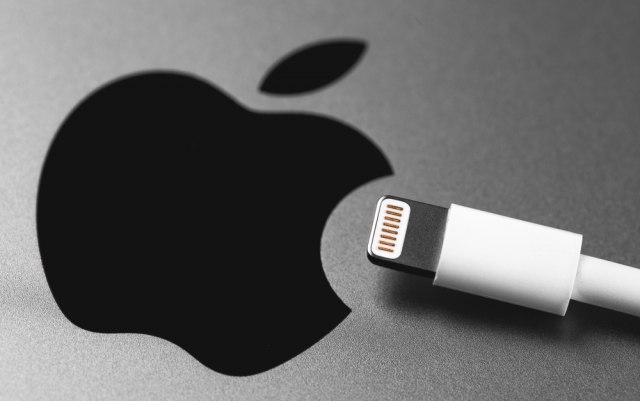 Apple "pao" na sudu: Plaæaju kupcu jer uz telefon ne dolazi punjaè