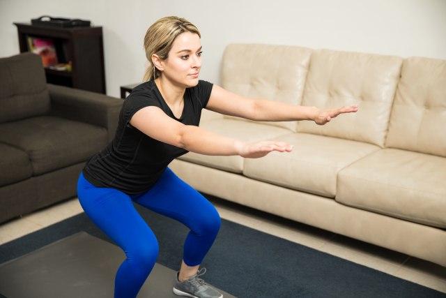 Profesor sporta za Superženu: Trening kod kuće - evo kako da potrošite 400 kalorija dnevno