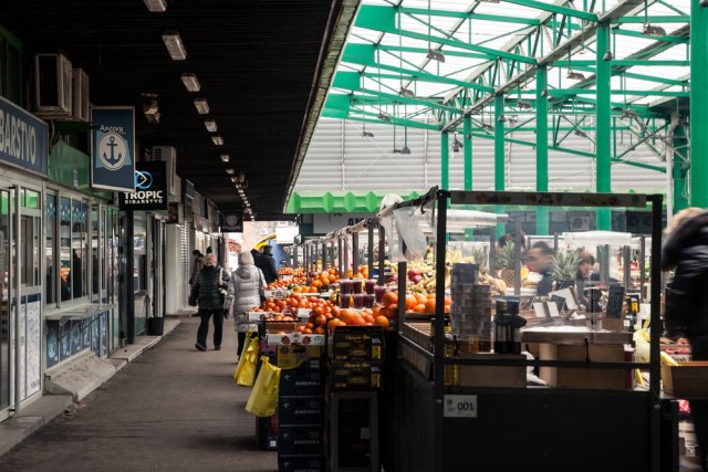 Radno vreme za praznike: Evo kako će raditi banke, pijace, prodavnice, prevoz...