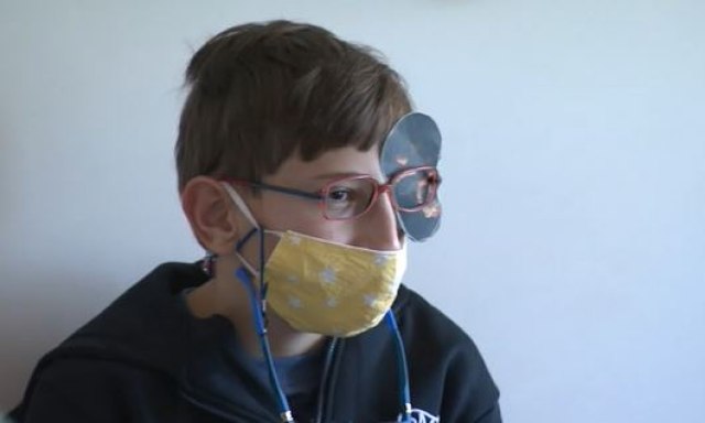 Jovan je video samo 0,05%, plašio se da posle operacije ne ostane i bez to malo vida, a onda je usledilo pitanje i odgovor koji tera suze na oči! (VIDEO)