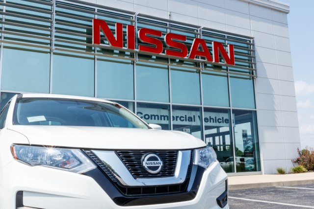 Renault bi da proda bar èetvrtinu svog vlasništva u Nissanu, u igru ulaze Kinezi?