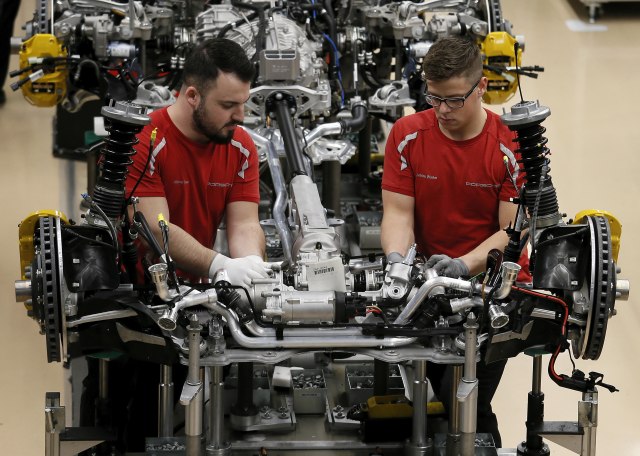 Nemci će proizvesti 700.000 vozila manje, posebno pogođen VW