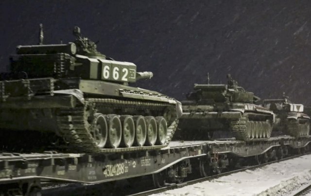 Tanks and armored vehicles heading toward Russia? VIDEO