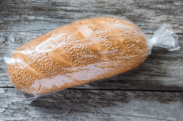 Plastična kesa je ubedljivo najgora opcija: Ovo je najbolji način za čuvanje hleba