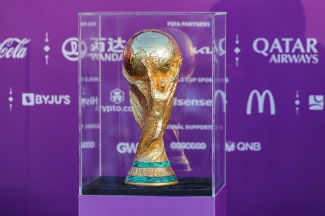 Trofej Svetskog prvenstva kreæe na turneju – stiže i u Srbiju