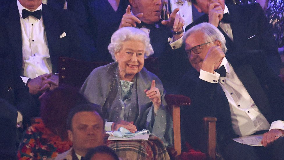Velika Britanija i kraljevska porodica: Kraljica prisustvovala prvoj u nizu proslava njenog platinastog jubileja