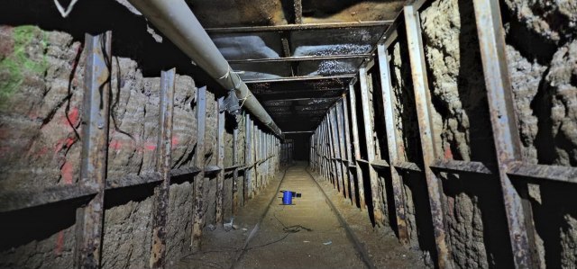 Otkriven veliki tunel ispod granice sa Meksikom