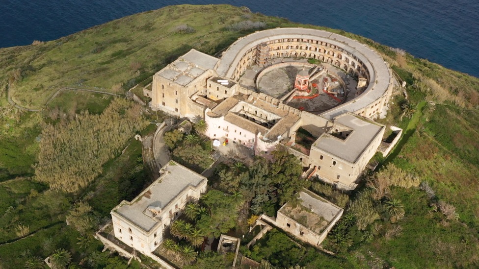Italija, zatvor i istorija: Od zloglasne kaznene kolonije do škole za mlade politièare