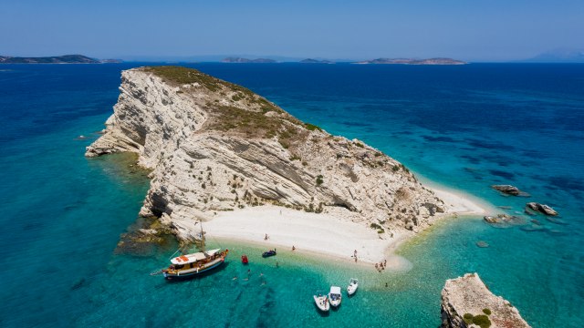 Na grčkom ostrvu zabranjene ležaljke na plažama: Zaboravite na telefone i automobile VIDEO