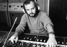 Džon Pil je imao najduži staž originalnog di-džeja BBC-jevog radija 1, gde je radio od 1967. do njegove smrti 2004./BBC