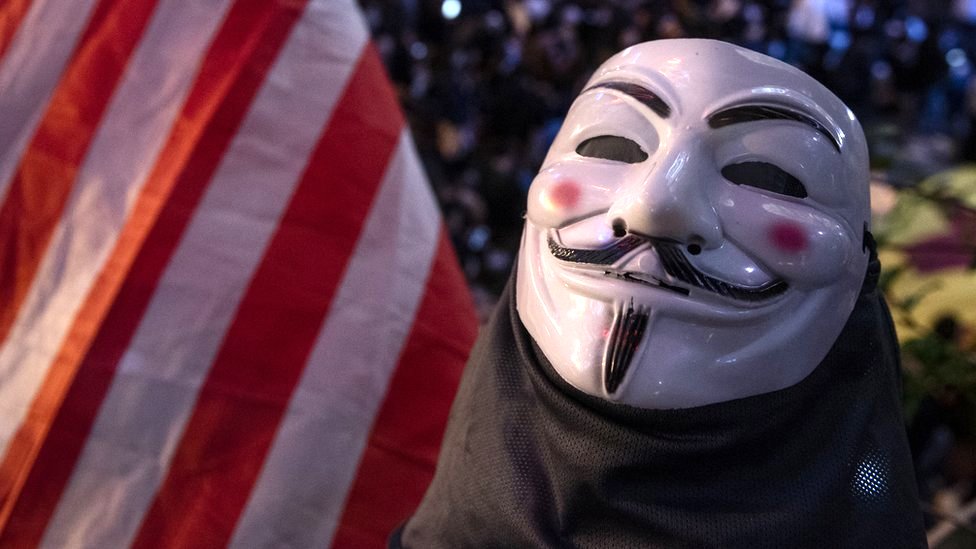 Srbija, pretnje i društvene mreže: Ko je hakerska grupa Anonimus i zašto je teško prepoznati njene članove