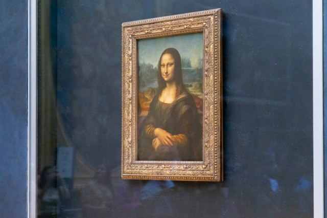 Muškarac bacio tortu na Mona Lizu u muzeju Luvr