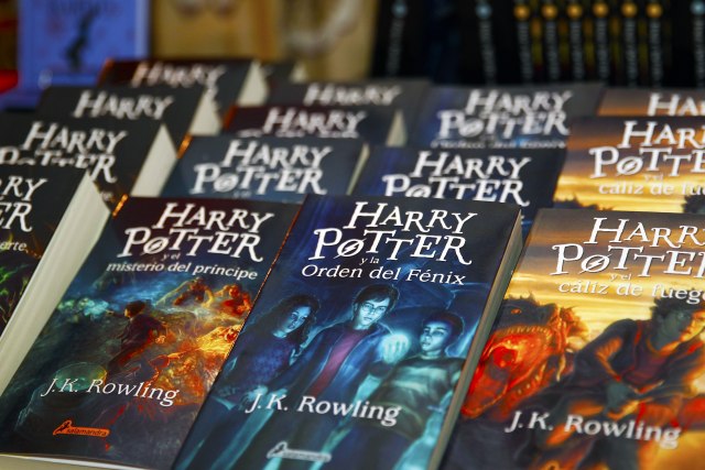Knjiga o Hariju Poteru sa greškama i potpisom Dž. K. Rouling na aukciji - početna cena 200.000 funti