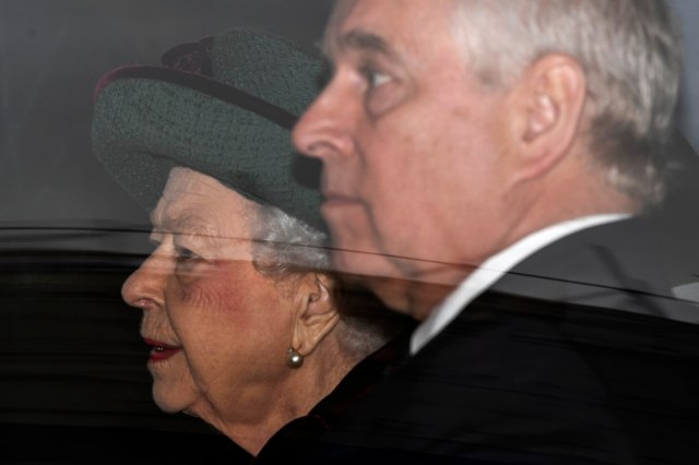 Princ Endru u zapećku čuvene ceremonije: Prinčevi lobiraju kod kraljice da ne popušta