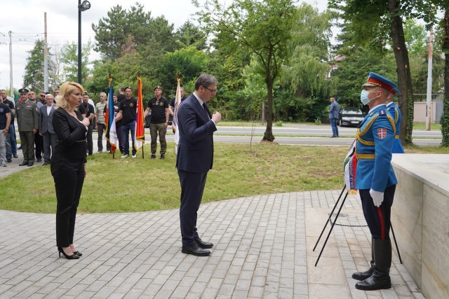 Vuèiæ laid a wreath at the Monument to the Košare Heroes; "Thank you very much" VIDEO