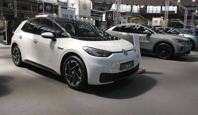 Volkswagen bi mogao da proda više električnih automobila od Tesle već 2024.