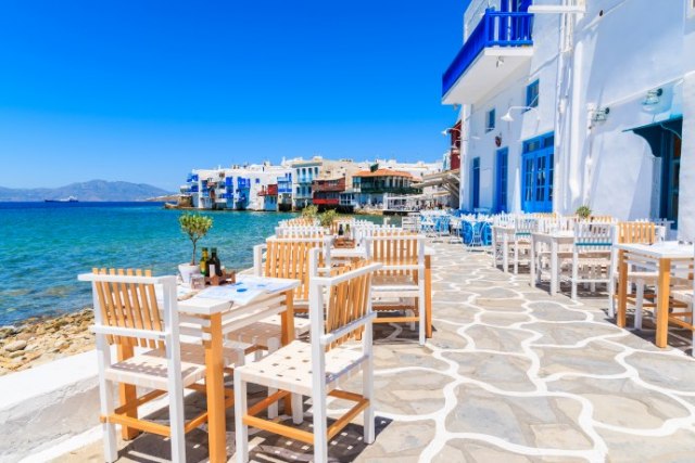 Ni Grci ne mogu da priušte odmor u svojoj zemlji - noć 100 evra, ležaljke kao prosečna plata