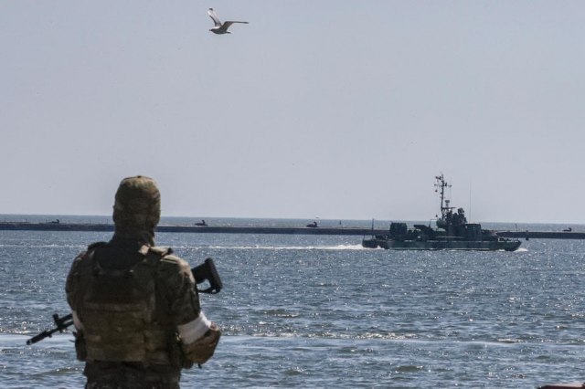 Russians enter Denmark and shell Lysychansk; Putin threatens with hypersonic weapons