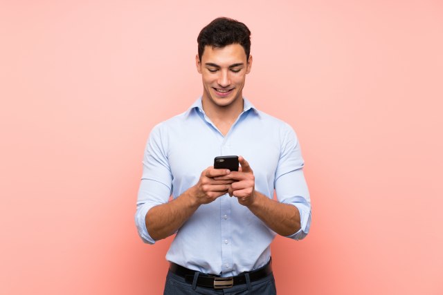 Mozak im ne funkcioniše punim kapacitetom: Muškarci se uznemire èim poènu da misle o ženama