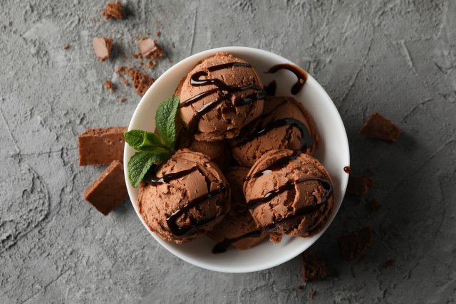 Slatkiš bez koga ne možemo da zamislimo leto – sladoled od èokolade