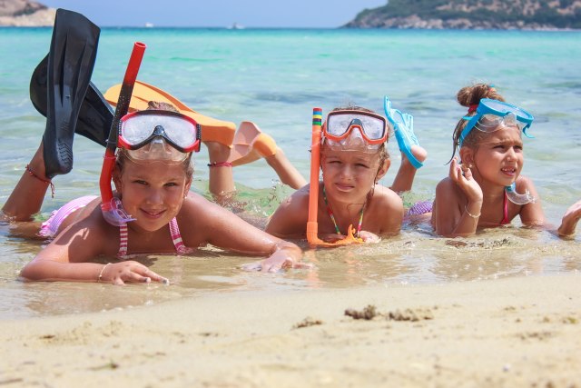 Kako zabaviti decu na plaži i uhvatiti vreme za sebe VIDEO