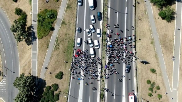 B92.net: 300 workers of "Fiat" blocked highway, refusing to talk to Prime Minister