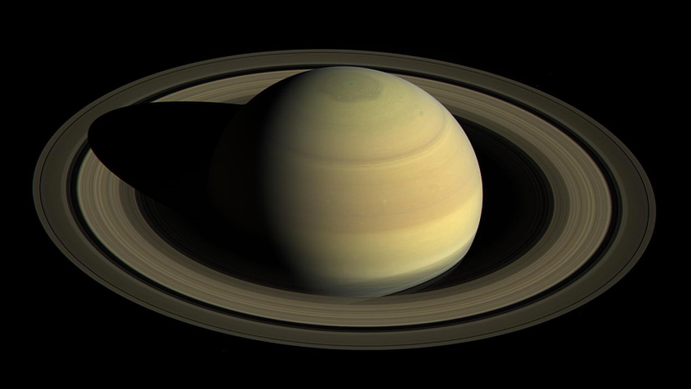 Saturnovi prstenovi su vidljivi kroz teleskop sa poveæanjem od 30 puta/NASA