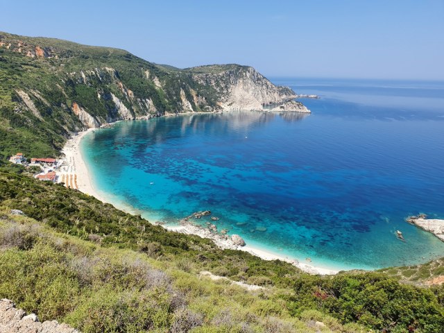 Grèko ostrvo koje privlaèi turiste, prelepi pesak i èiste plaže FOTO