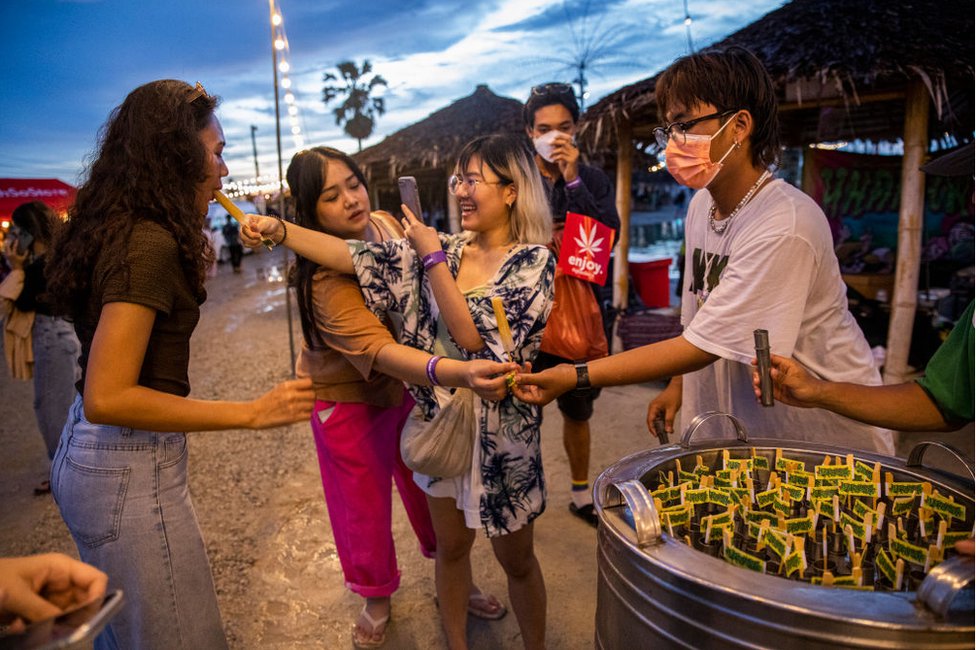 Azija i droge: Kako je Tajland prešao put od rata protiv droge do karija zaèinjenog kanabisom