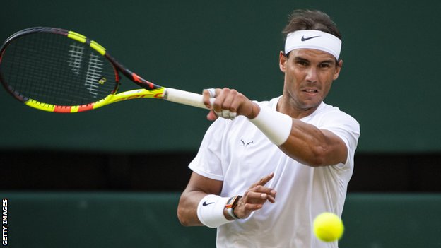 Rafael Nadal, koji je osvojio pehare u muškom singlu na prva dva velika turnira ove godine, prvi put se pojavljuje na Vimbldonu od 2019. godine/Getty Images