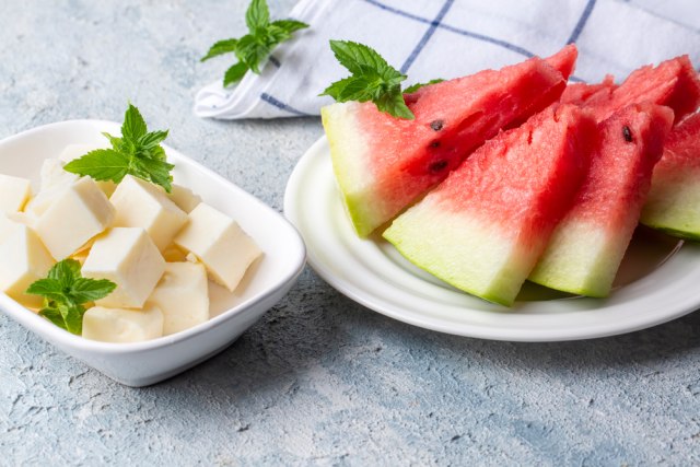 Posoljenu lubenicu uz feta sir morate da probate bar jednom u životu