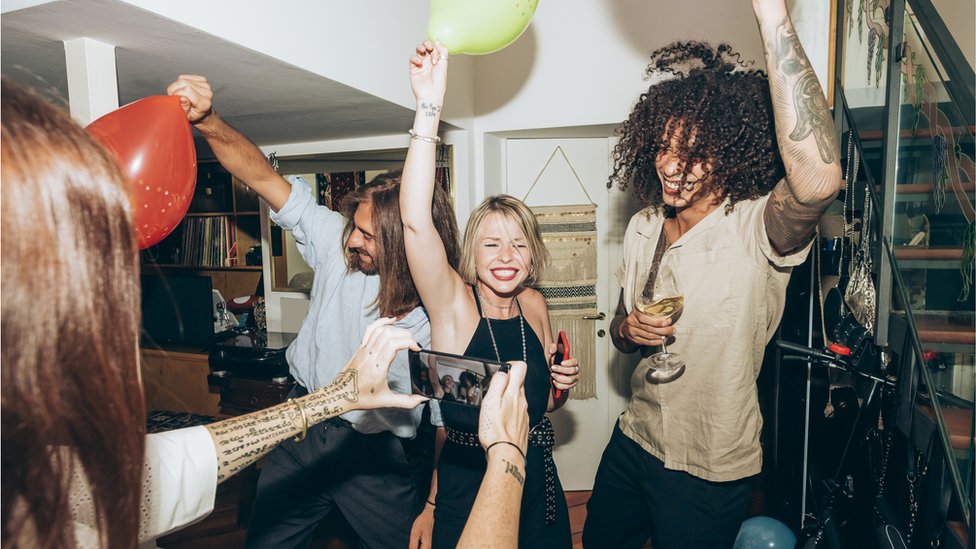 Airbnb i zabava: Širom sveta zabranjene žurke u stanovima koji se izdaju preko ove platforme