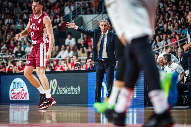 Šamar za bledu Srbiju u Letoniji