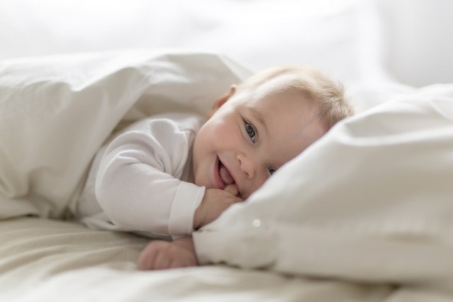 Zašto bebe ne mogu same da se uspavaju?