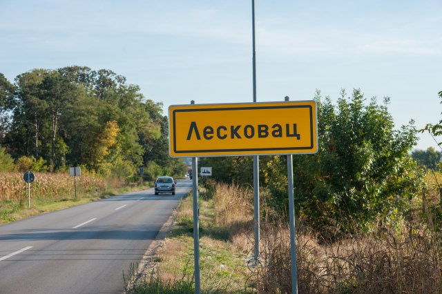 Počinje ugradnja drugog sloja asfalta na putu do Velikog Trnjana u Leskovcu, obustava saobraćaja zbog toga