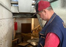 Ispumpavanje vode iz podruma zgrade u Ulici Miæe Radakoviæa u Zemunu/BBC