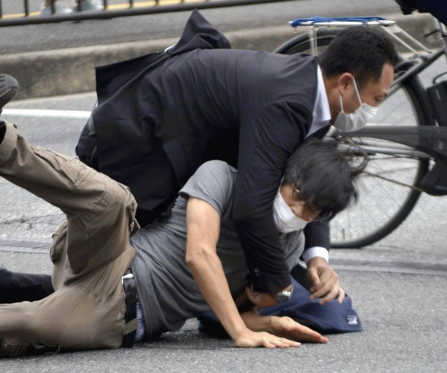 This is the moment Shinzo Abe was hit; The attacker identified VIDEO