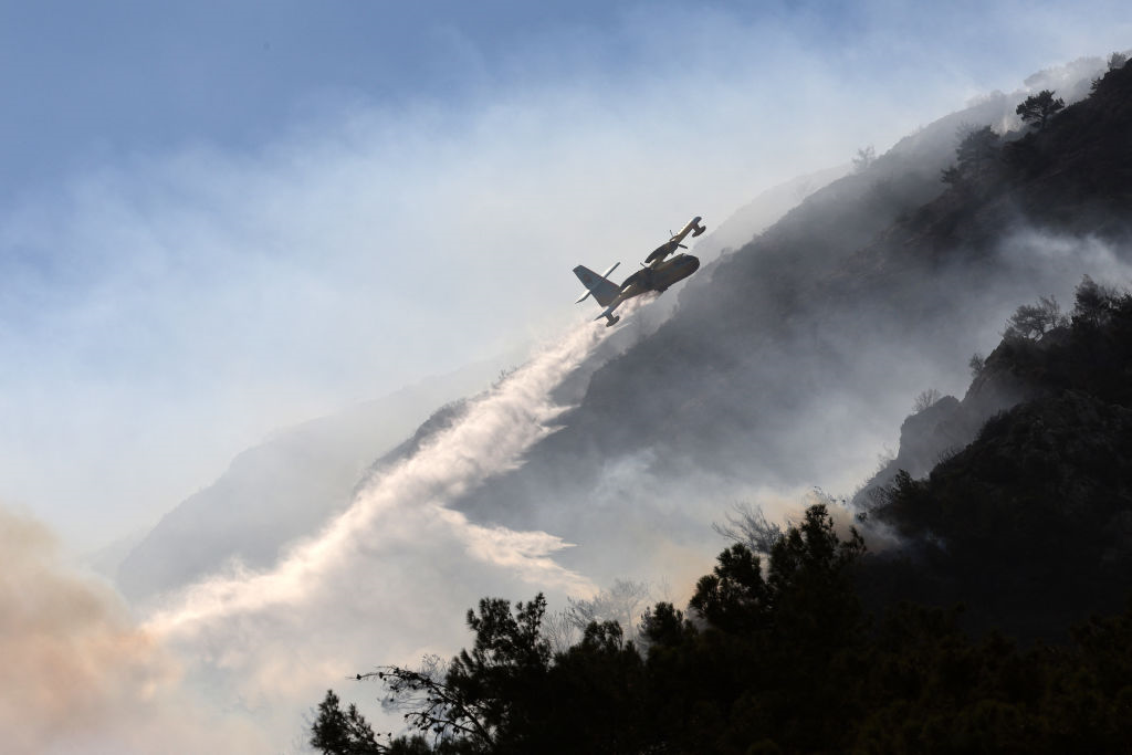 Bogatije zemlje, poput Turske, specijalnim avionima gase šumske požare/Getty Images