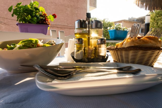 Srpski turista objavio račun iz restorana u Albaniji, da li je zaista povoljnija od Grčke?