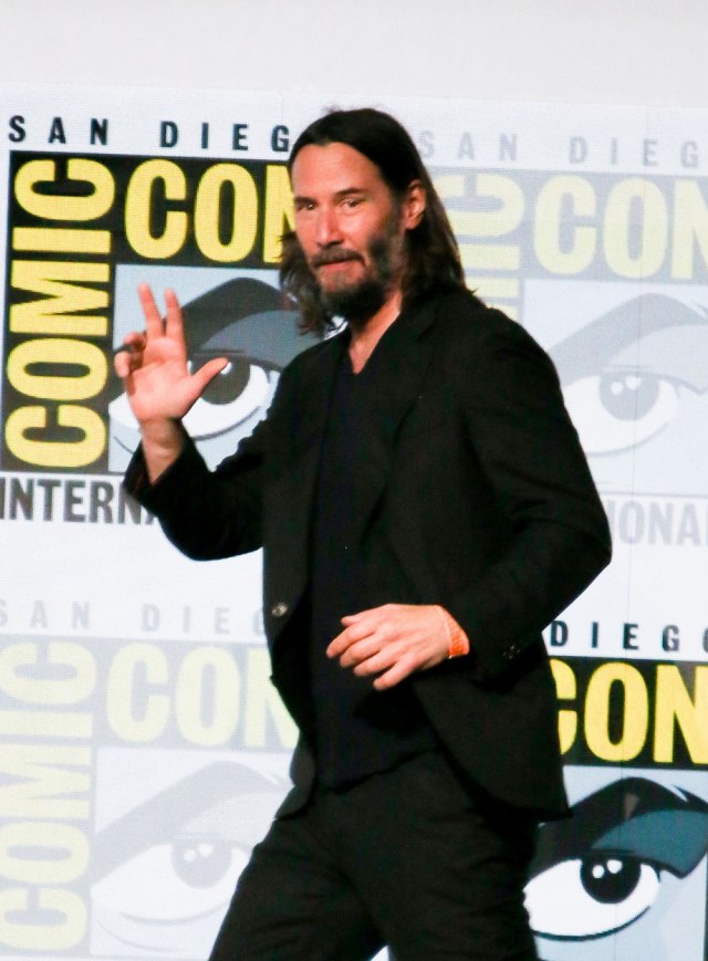 Kijanu Rivs izašao na binu i podigao tri prsta FOTO