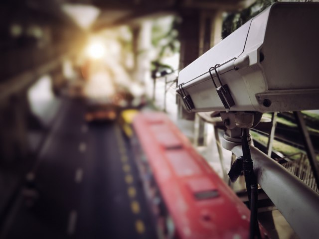 Saobraćajne kamere na auto-putevima snimaće da li ste vezali pojas i da li koristite mobilni za vreme vožnje