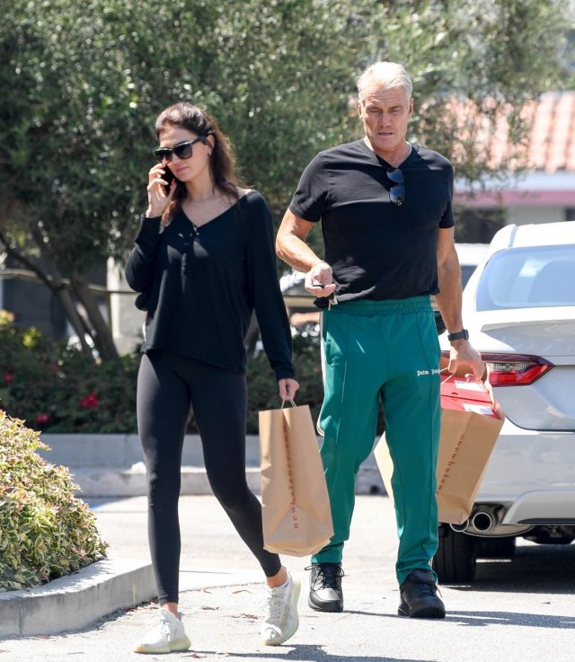 Zvezda akcionih filmova jedva prati ritam svoje 38 godina mlaðe verenice FOTO