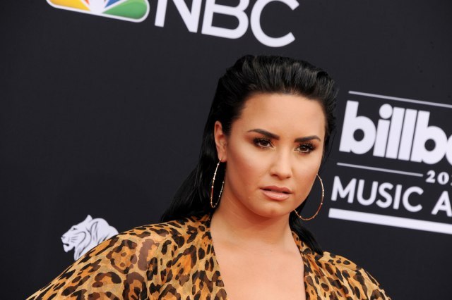 Nebinarnost na testu – Demi Lovato se opet oseæa kao žena