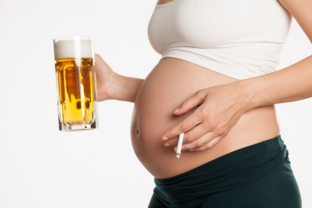 Dojenje i trudnoća u kombinaciji sa alkoholom i cigaretama jedno veliko NE