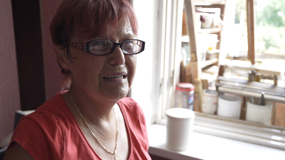 Olga, stanarka èiji je stan ošteæen kasetnim bombama, rekla je da se njen unuk probudio tokom noæi u suzama/BBC