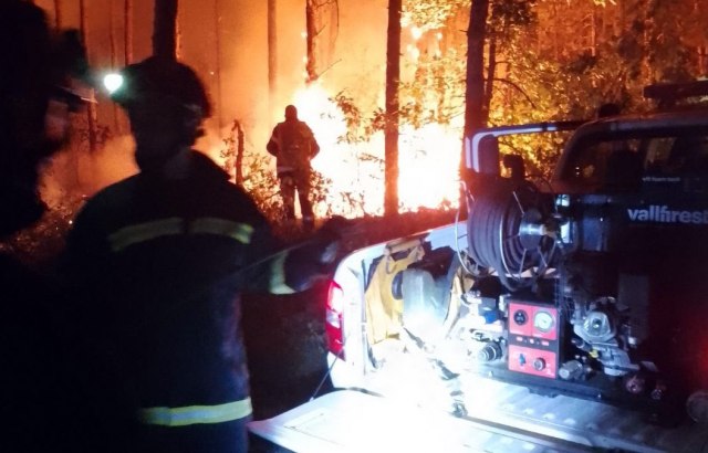 MUP: Požar kod Preševa za 24 èasa stavljen pod kontrolu; Vatra na sto metara od kuæa FOTO/VIDEO