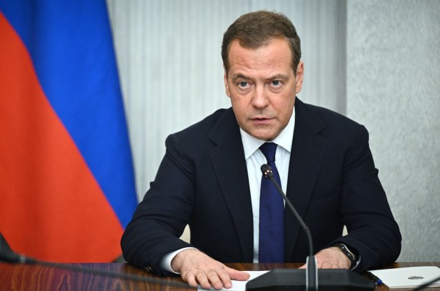 Medvedev: "Oni nama uzimaju imovinu na papiru, a mi njima na zemlji"